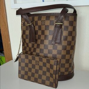 Louis Vuitton Damier ebene Marais bag and detachable chained pouch